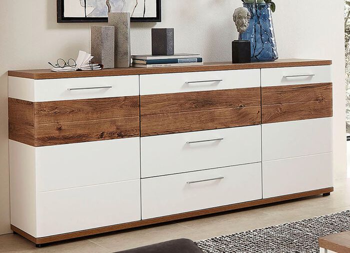 Modernes Sideboard mit tollem Dekor 