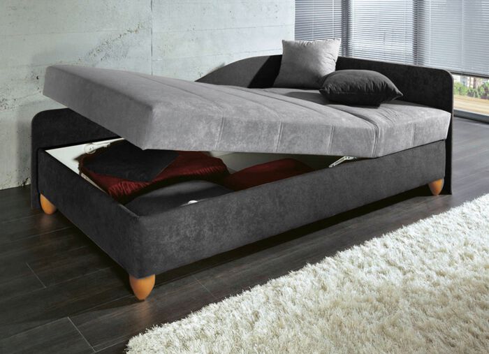 Komfort-Studioliege auf massiven Holzf&uuml;&szlig;en 