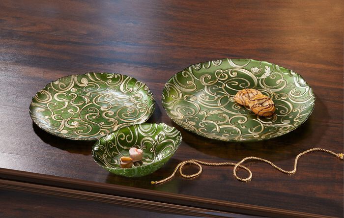 Teller und Schalen aus Glas mit goldfarbenen Relief GR&Uuml;N