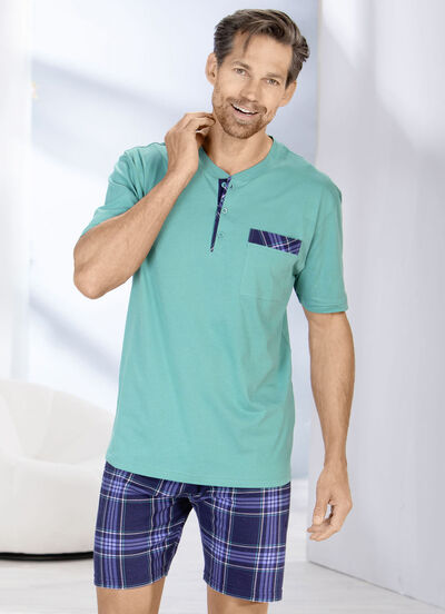 Shorty mit Knopfleiste und aufgesetzter Brusttasche 