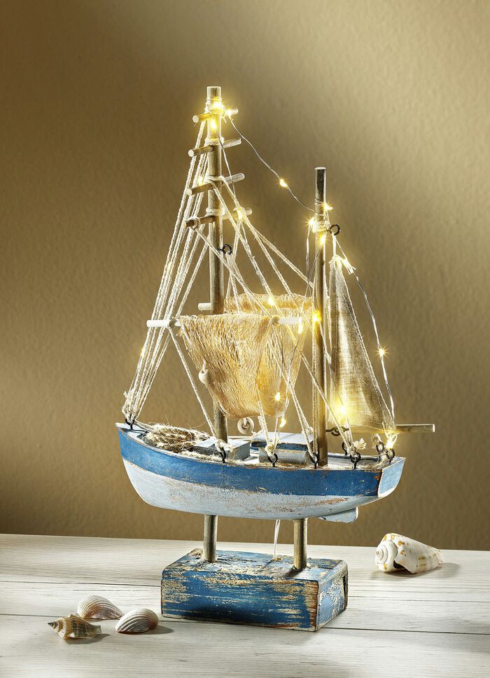 Beleuchtetes Segelboot 