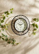 Funk-Wanduhr mit Metallgehäuse 