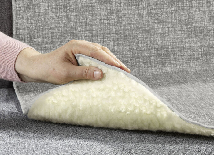 2-in-1 Wohnaccessoires mit wohlig warmem Flor GRAU