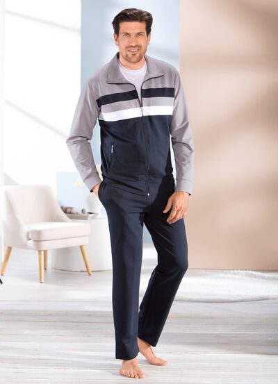 Hausanzug mit Streifen-Dessin 