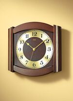 Funk-Wanduhr aus massivem Holz 