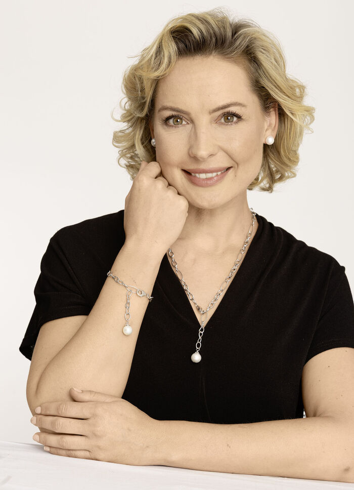 Strahlende Akzente – Ohrstecker mit Süßwasserperlen 