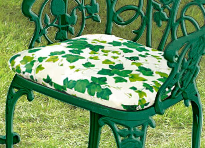 Formgerecht gearbeitete Auflagen GR&Uuml;N