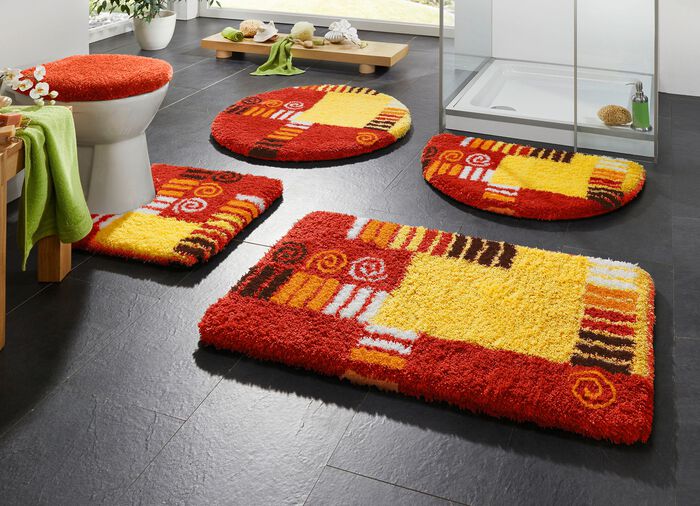 Badgarnitur mit rutschhemmend latexierter R&uuml;ckseite 