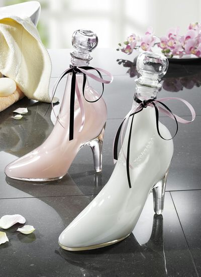 Badeschaum in gläsernen Pumps 