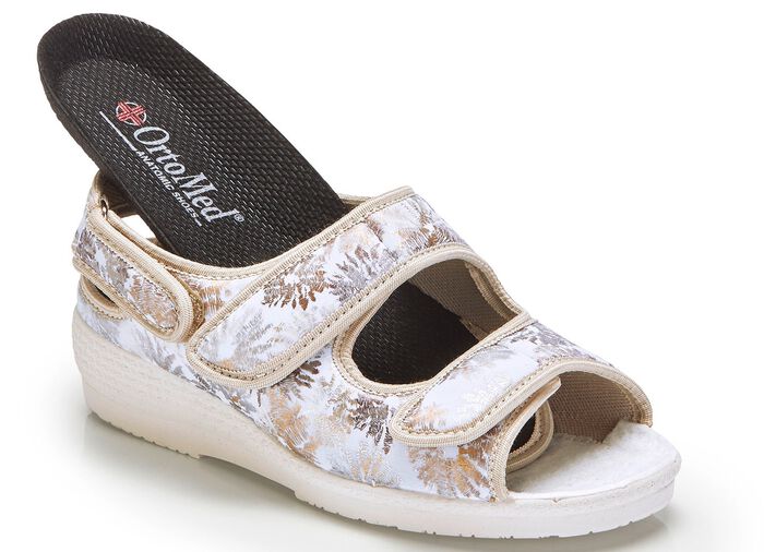 Sandale aus gl&auml;nzendem Textilmaterial ECRU