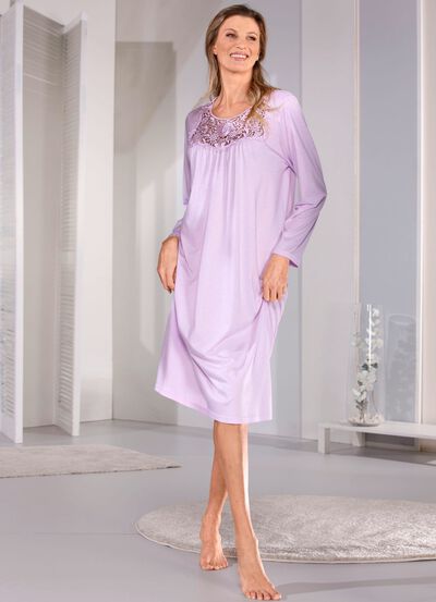 Wadenlanges Nachthemd mit gro&szlig;z&uuml;giger, floraler Stickereispitze 