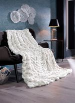 Kuschelige Wohndecke aus Webpelz-Fellimitat 