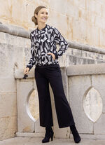 Blusenjacke mit schwarzen Rippenbündchen 