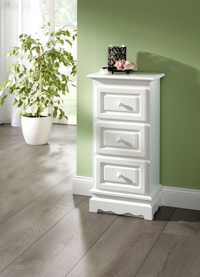 M&ouml;belserie im Landhausstil 