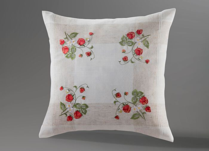 Tisch- und Raumdekoration mit Erdbeer-Dessin 