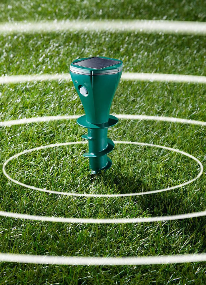 Maulwurfvertreiber mit Erdbohrer 