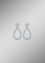 Funkelnde Eleganz: Ohrstecker mit Kristallen 