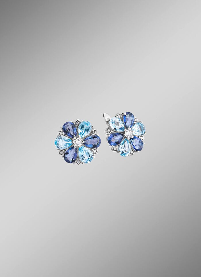 Ohrringe im Blumendesign 