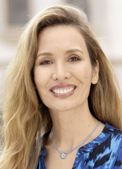 Halskette mit Lederband und Glassteinen 