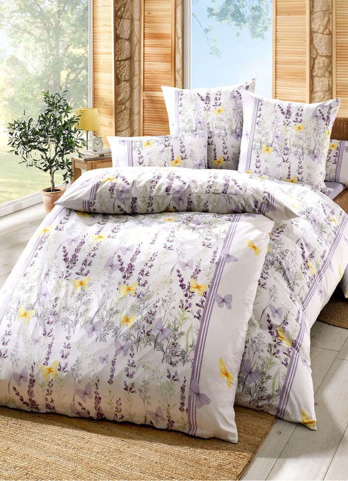 Bettwäsche-Garnitur mit farbenfroher Lavendelwiese 