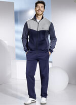 Freizeitanzug mit Seitentaschen 