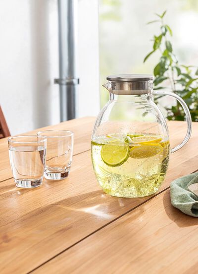 Glaskanne mit integriertem Sieb 