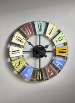 Wanduhr aus dem Hause AMS mit Metallgehäuse 