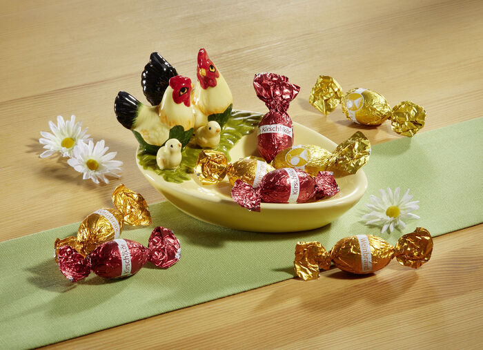 Dekoschale aus Keramik mit s&uuml;&szlig;er F&uuml;llung 