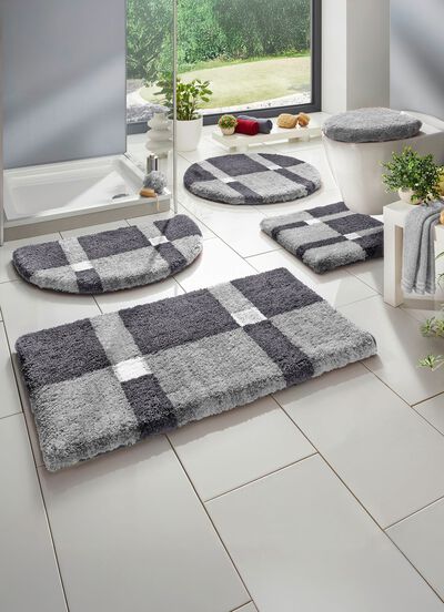 Badgarnitur mit rutschhemmender R&uuml;ckseite 