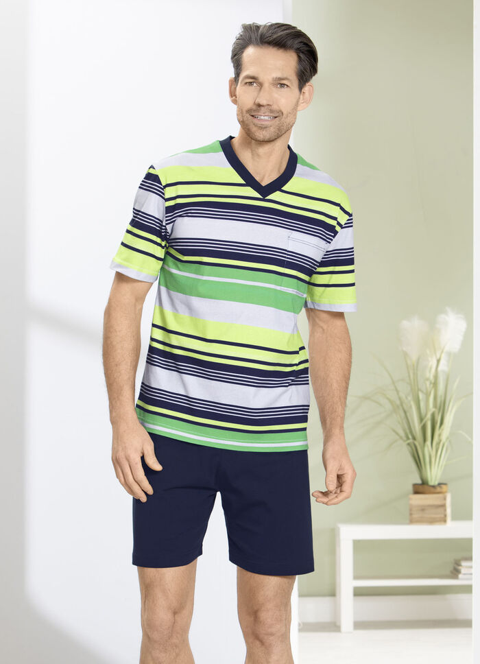 Shorty mit V-Ausschnitt und aufgesetzter Brusttasche, in Ringeldessin 