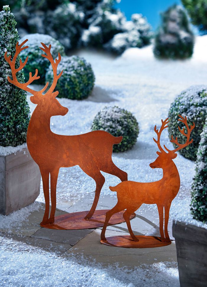 Hirsch-Silhouetten aus gerostetem Stahlblech 