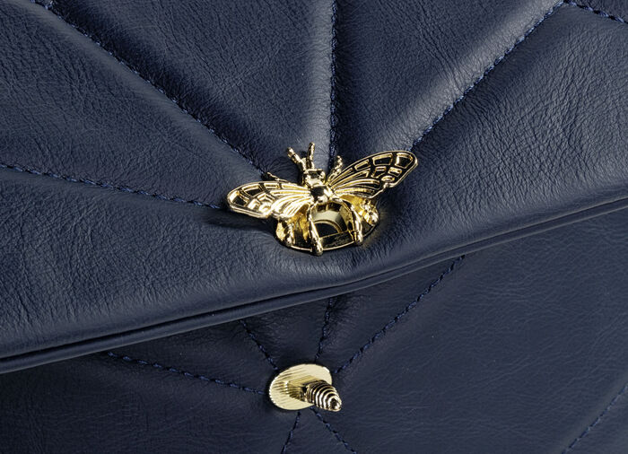 Laurina Tasche mit Kippschloss in extravaganter Libellenform DUNKELBLAU