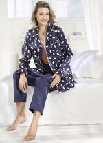 Schlafanzug, durchgeknöpft und Reverskragen 