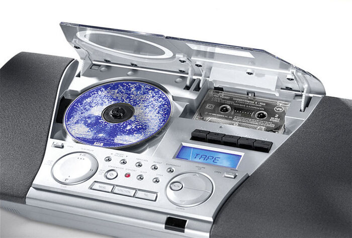 Design-Musikanlage mit beleuchtetem Multifunktionsdisplay SILBER