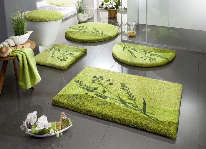 Naturnah gestaltete Badgarnitur der Marke Grund GR&Uuml;N