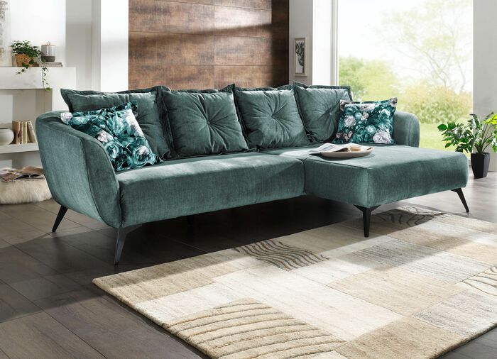 Frei im Raum aufstellbare Polsterecke mit Dekokissen GR&Uuml;N