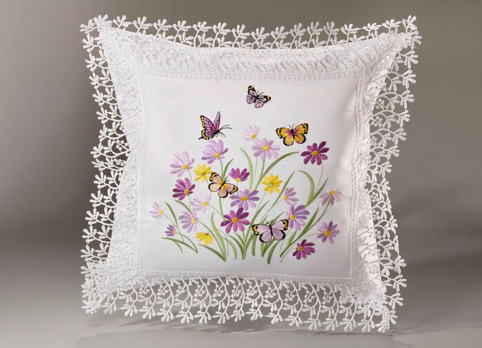 Tisch- und Raumdekoration mit Spitzenborte 