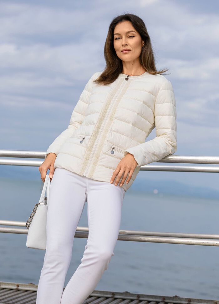 Jacke mit dekorativer Perlenzier 