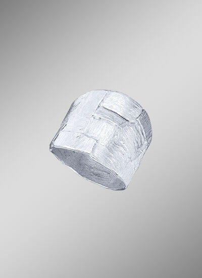 Schwerer Damenring mit gehämmerter Struktur 