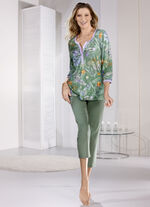 Schlafanzug mit 3/4 langen Ärmeln und langer Hose  