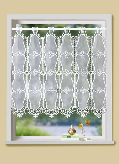 Kleinfenster-Store mit Macramé-Abschluss 