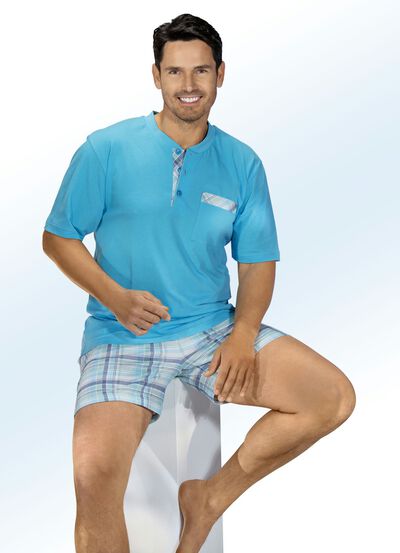 Shorty mit Knopfleiste, aufgesetzter Brusttasche und Karodessin 