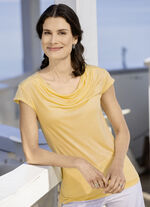 Shirt mit ausgefallenem Ausschnitt 