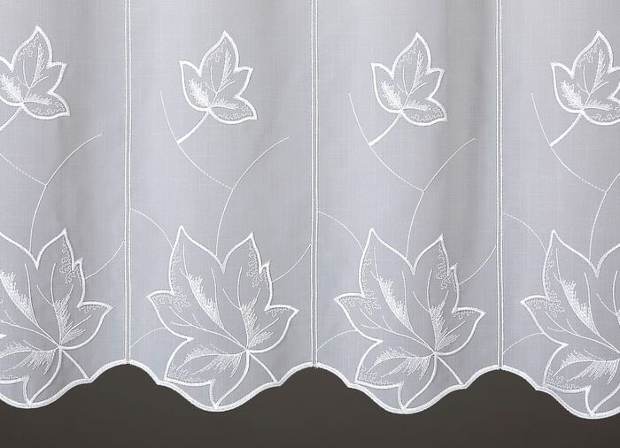 Kurzstore mit aufwendiger Plauener Stickerei 