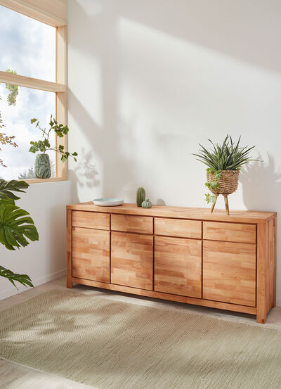 Möbelprogramm mit Massivholzfronten und Softclose 