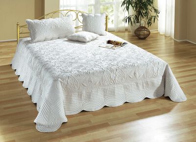 Satin Kissenbez&uuml;ge und Tagesdecken mit Stickerei 