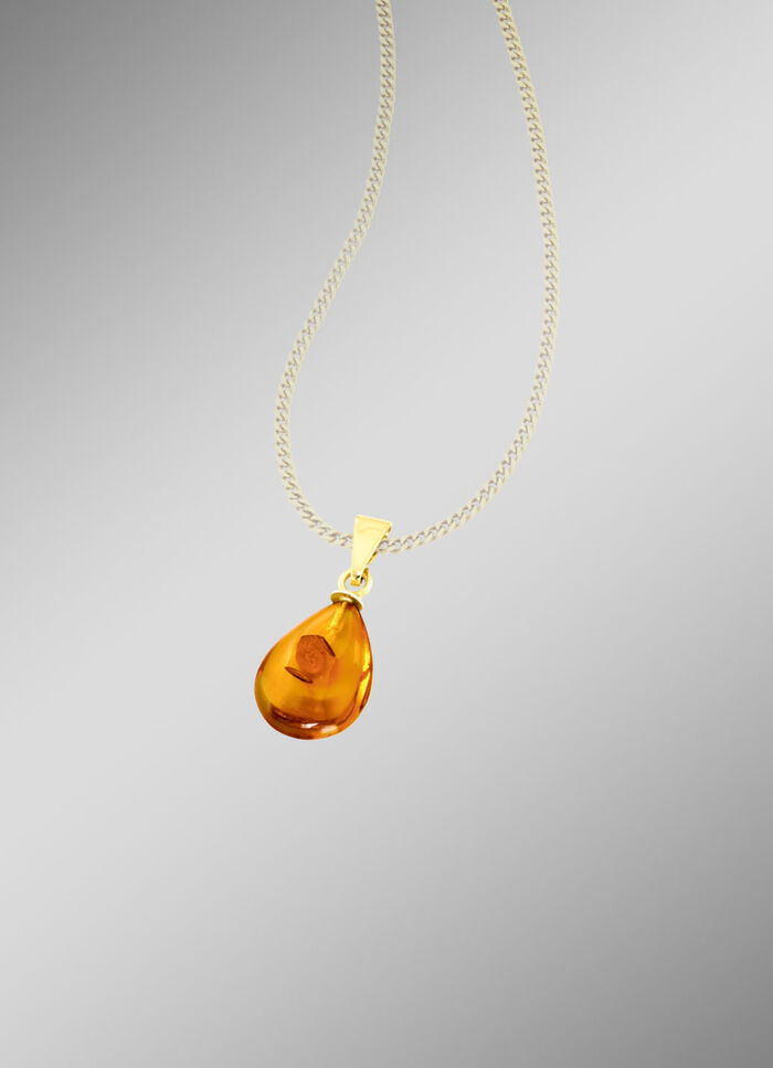 Zeitloser Anhänger mit echtem Bernstein 