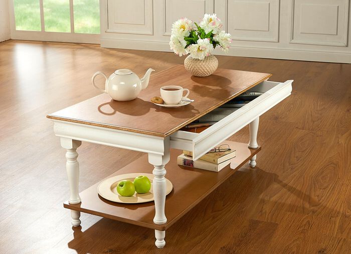 Couchtisch aus teilmassivem Holz 