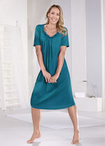 Nachthemd, wadenlang mit hübscher Stickereispitze  PETROL