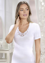 Zweierpack Shirts mit dezent glänzender Stickereispitze 